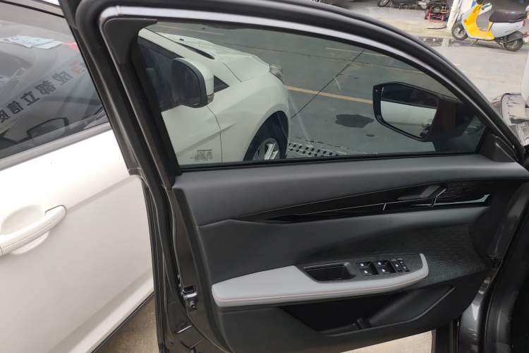 Used Changan UNI-V 2022 1.5T Prestige Version