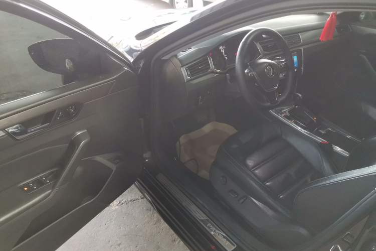 Used Volkswagen Passat 2017 330TSI DSG Luxury Edition
