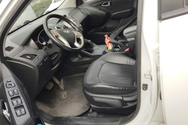Used Hyundai ix35 2013 2.0L Automatic Two-Wheel Drive Smart GLS China IV Standard
