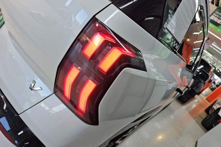 Used AION V 2024 Aion Tyrannosaurus 650 Smart Premium Edition
