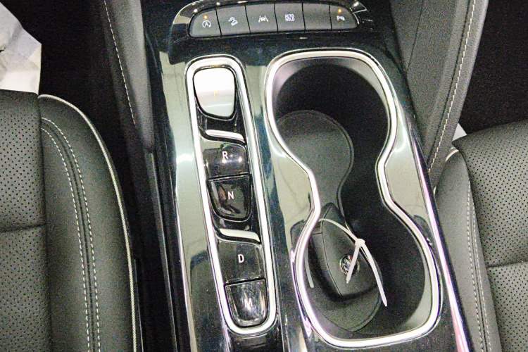 Used Buick Envision 2022 Encore Plus 652T Five-Seat All-Wheel-Drive Luxury Model
