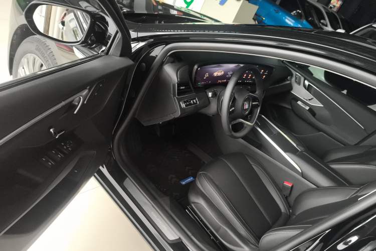 Used Buick LaCrosse 2025 28T Platinum Edition
