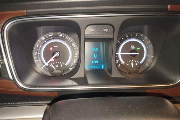 Used Buick GL8 2018 28T Luxury Model China VI Standard
