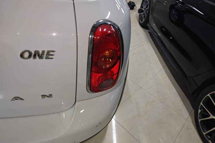 Used  Countryman 2011 1.6L ONE
