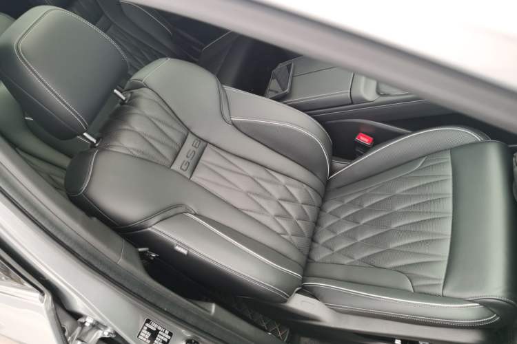 Used GAC Trumpchi GS8 2022 Double-Energy Series 2.0TM Four-Wheel Drive Premium Edition (7 Seats)
