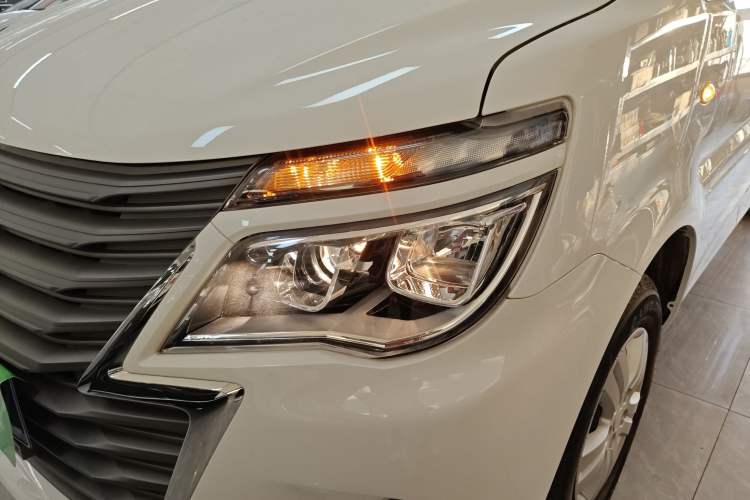 Used FORTHING Lingzhi 2024 M5L 1.5T Manual Base Model 7 Seats
