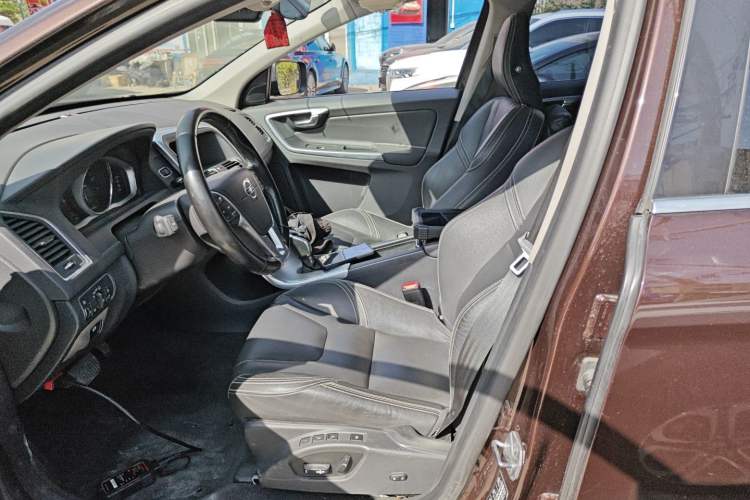 Used Volvo XC60 2017 T5 AWD Smart Upgrade Edition
