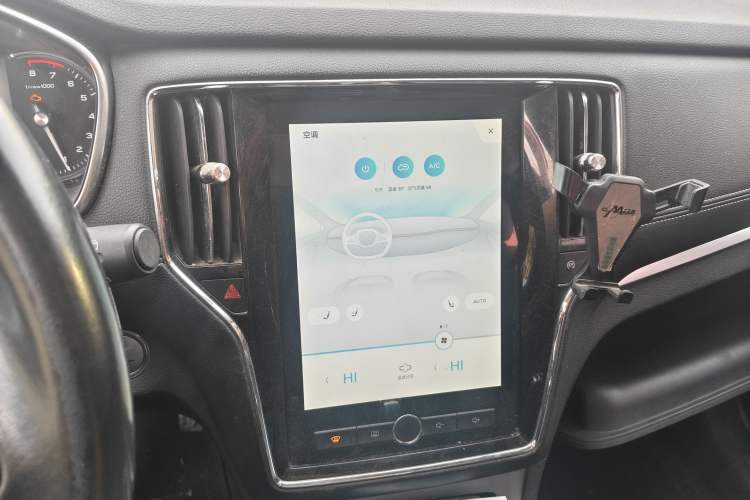 Used Roewe RX5 2016 30T Two-Wheel Drive Automatic Internet Smart Edition
