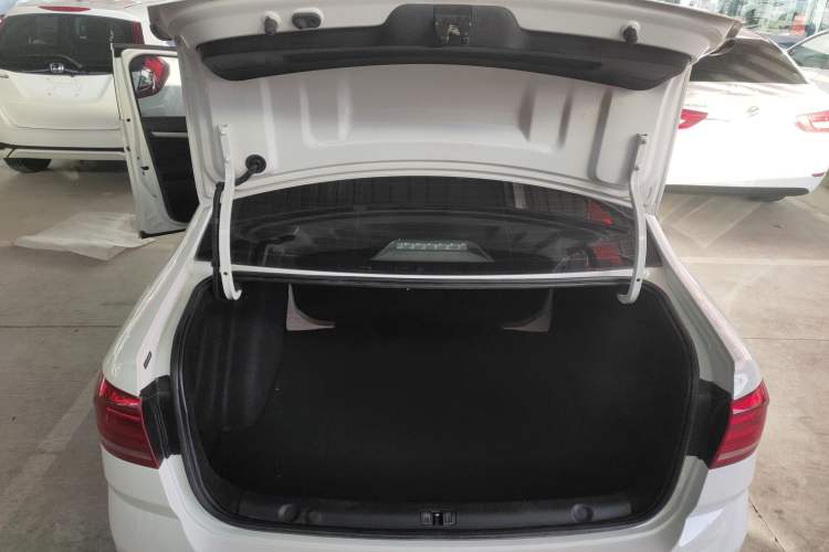 Used Volkswagen Lavida 2017 1.6L Automatic Fashion Edition