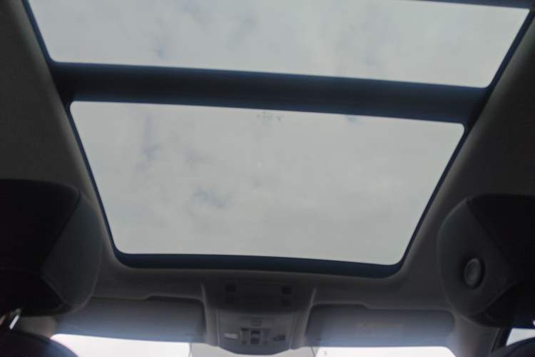 Used Volkswagen T-ROC 2021 280TSI DSG Two-Wheel Drive Comfort Connect Edition