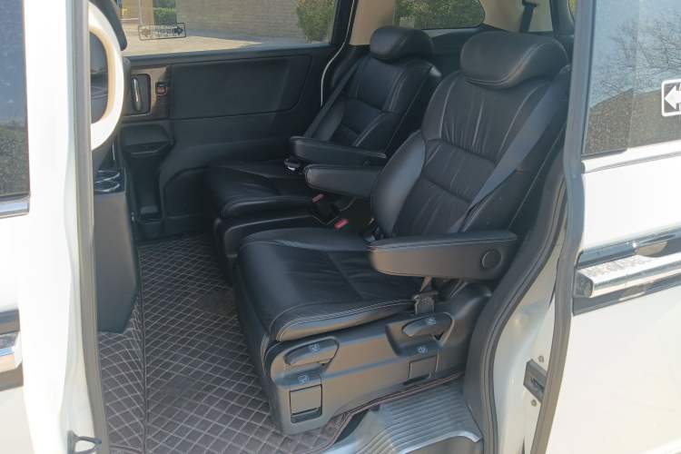 Used Honda Elysion 2016 2.4L Style Edition
