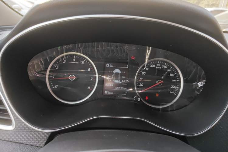 Used Baojun 730 2019 1.5L Manual Fashion Model 7-seater National V
