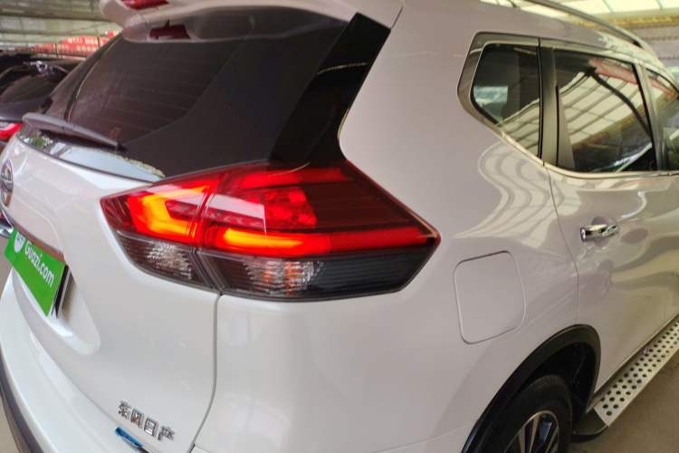 Used Nissan X-Trail 2017 2.5L CVT Leading Edition 4WD
