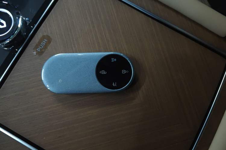 Used Hima AITO M9 2025 Extended-Range Ultra Version 52 kWh 6-Seater
