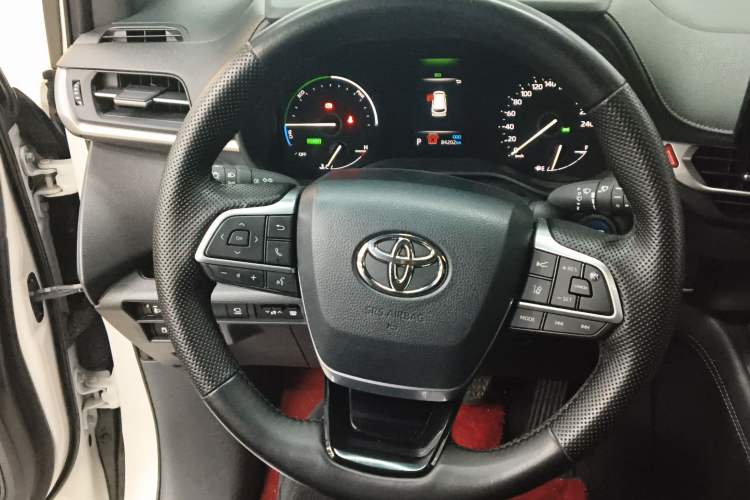 Used Toyota Sienna 2023 2.5L Hybrid Deluxe Edition