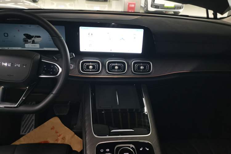 Used Chery Tiggo 9 2025 2.0T Dual-Clutch Two-Wheel Drive Comfort Edition 5 Seats
