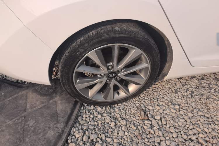 Used Hyundai Elantra 2015 1.6L Automatic Leading Model
