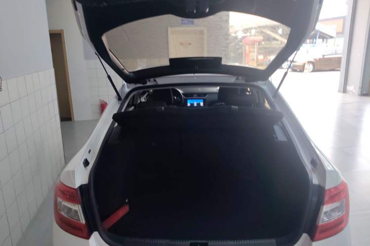 Used Skoda Octavia 2017 Classic Model 1.6L Automatic Comfort Edition
