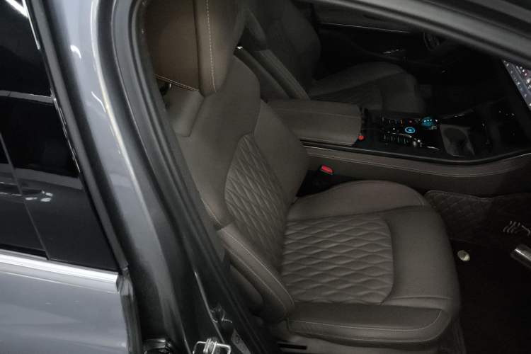 Used BYD Han 2024 DM-i Glory Edition 121KM Prestige Model
