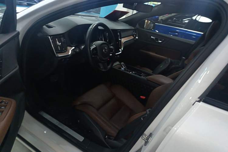 Used Volvo S60 2022 B4 Zhiyuan Luxury Edition