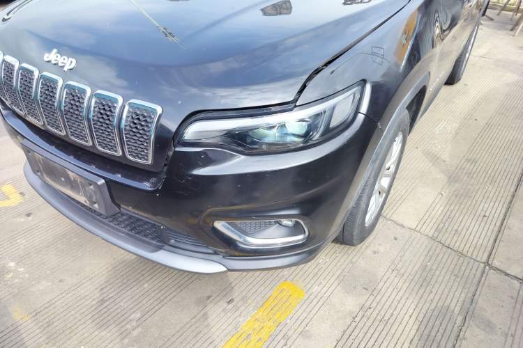 Used  Cherokee 2019 2.0T Two-Wheel Drive Smart Enjoyment Version China V
