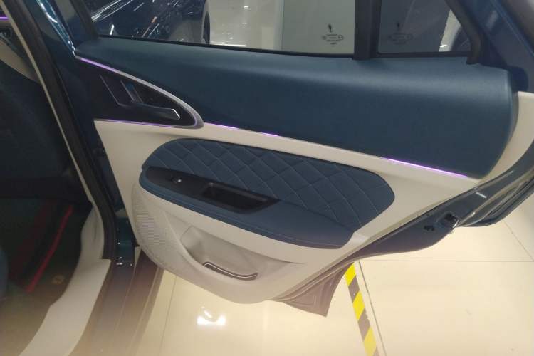 Used ORA Good Cat 2023 401 km Standard Range Luxury Version Lithium Iron Phosphate
