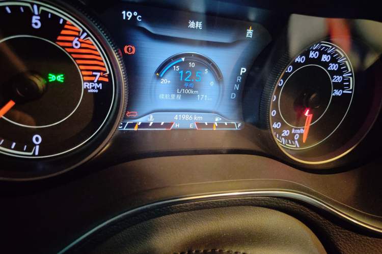 Used  Cherokee 2019 2.0T Two-Wheel Drive Yue Xiang Edition China VI Emission Standard