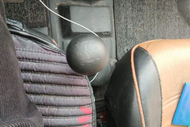 Used Iveco Daily 2021 2.5T A35 M1 Passenger Van 5-9 Seater Short Wheelbase Mid-Roof Design Dual Tires Manual Doors