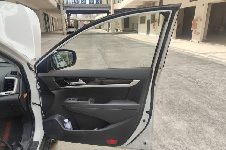 Used Dongfeng Aeolus AX7 2016 2.0L Manual Zhiyi Trim
