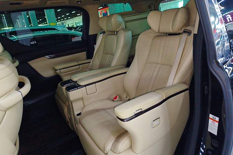 Used Toyota Vellfire 2021 Crown Dual-Engine 2.5L HV Prestige Edition
