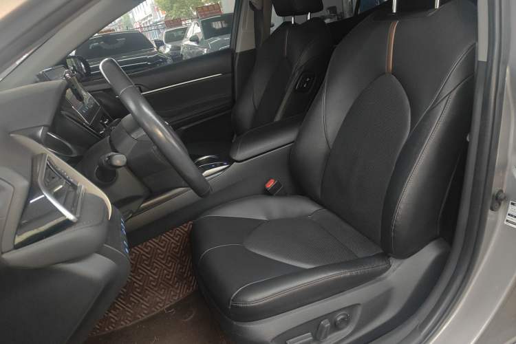 Used Toyota Camry 2021 2.0G Luxury Edition
