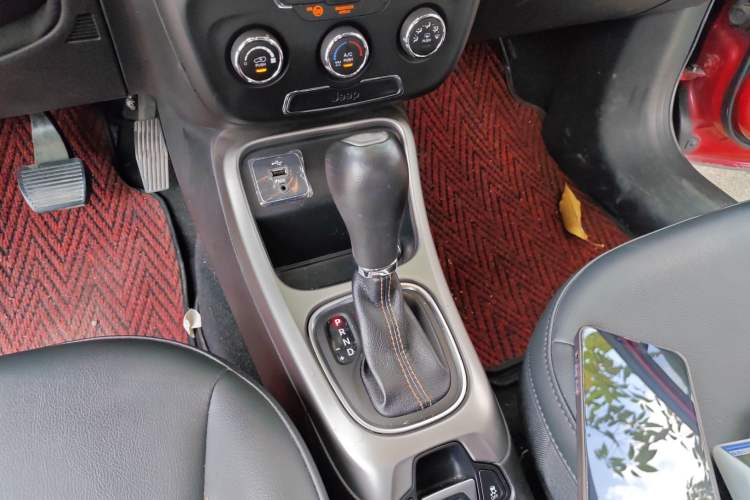 Used  Compass 2017 200T Automatic Enjoyment Version
