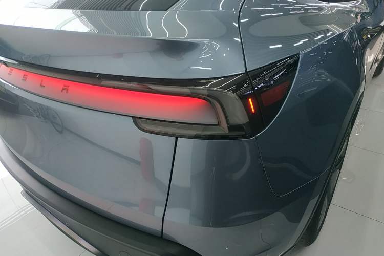 Used Tesla Model Y 2025 Rear-Wheel-Drive Version