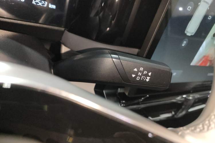 Used  03 2024 401km Range Two-Wheel Drive Coffee Entrepreneur Edition