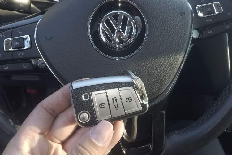 Used Volkswagen Tiguan L 2019 Revised 330TSI Automatic Two-Wheel Drive Smart & Luxury Edition China VI Standard
