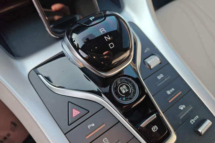 Used BYD Song Pro New Energy 2024 HONOR Edition DM-i 71KM Navigation Model
