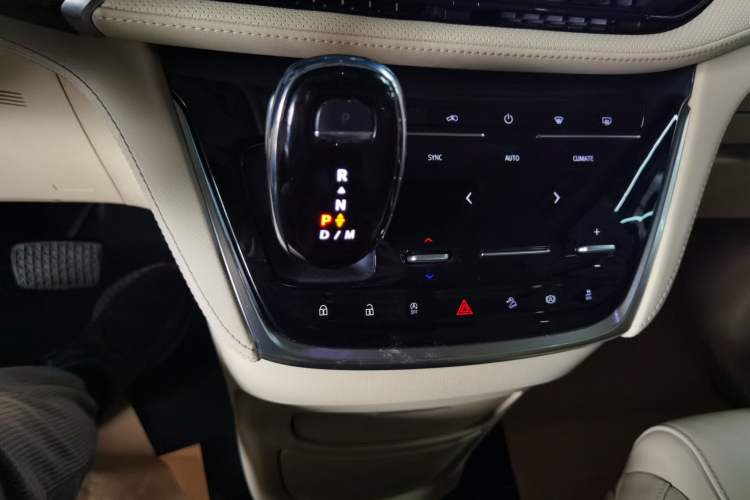 Used Buick GL8 2022 ES Landtrek 653T Luxury Edition
