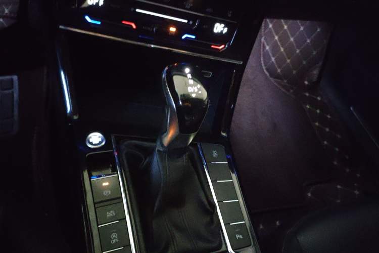 Used Volkswagen Passat 2020 Revised Version 330TSI Luxury Edition China VI Standard
