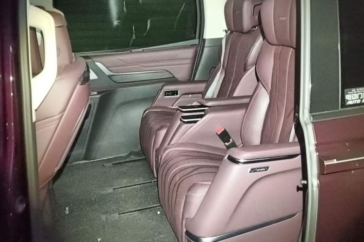 Used Buick Century 2023 2.0T Six-Seater Yinshi Edition
