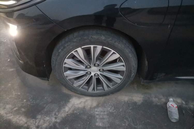 Used Hongqi E-QM5 2022 431 km Charge & Enjoy Edition
