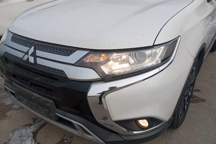 Used Mitsubishi Outlander 2019 2.0L Two-Wheel Drive Comfort Edition 5 Seats China V Standard