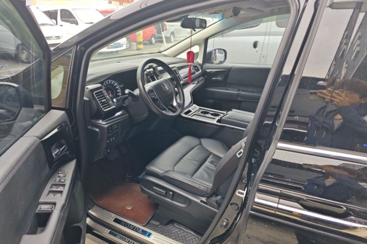 Used Honda Elysion 2019 2.0L Hybrid Supreme Edition
