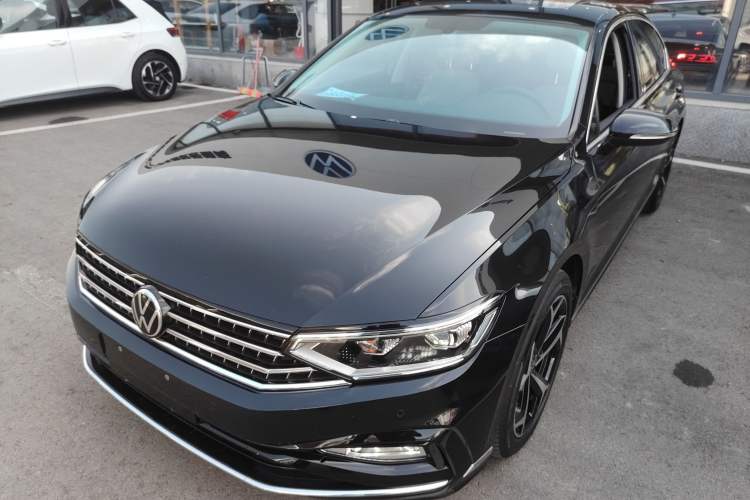 Used Volkswagen Magotan 2023 2 Million Units Limited Edition 280TSI DSG Leading Version