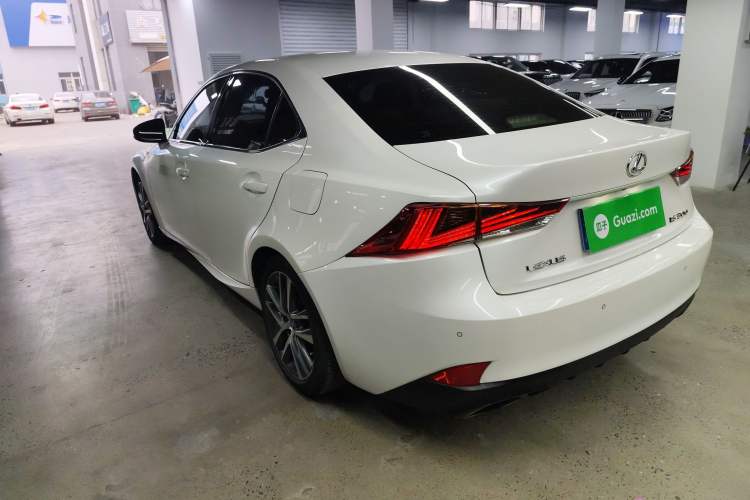 Used Lexus IS 2017 300 Leading Edition
