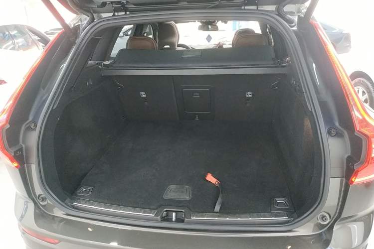 Used Volvo XC60 2022 B5 4x4 Zhiyi Luxury Edition
