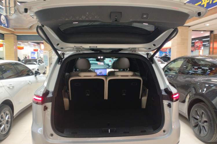 Used  S09 2025 Rear-Drive Ultra+
