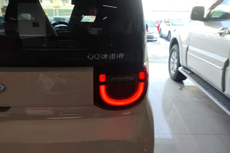 Used Chery QQ Ice Cream 2022 170km Sundae Phosphate Lithium-Ion
