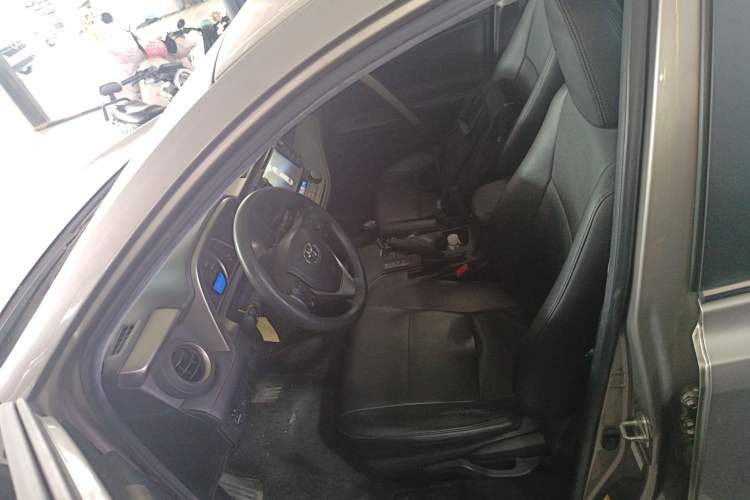 Used Toyota RAV4 2015 2.0L CVT Two-Wheel Drive Fashion Edition