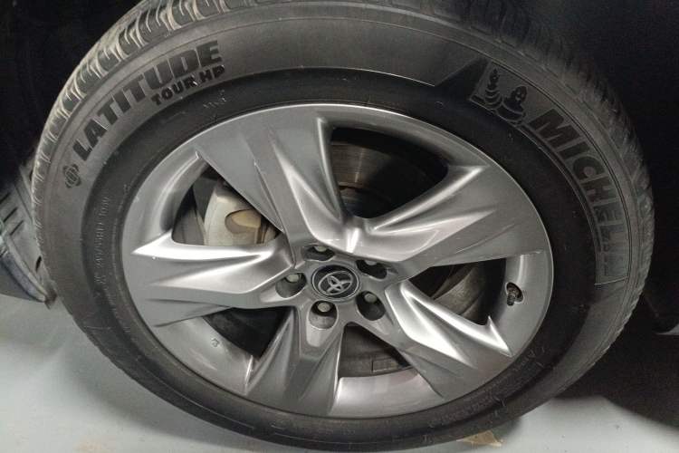 Used Toyota Highlander 2018 2.0T Four-Wheel Drive Luxury Version 7 Seats China VI Standard
