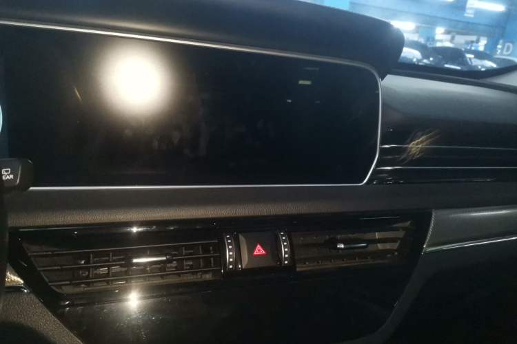 Used Hongqi HS5 2022 Facelifted Version 2.0T Smart Connect Flagship All-Wheel-Drive Edition
